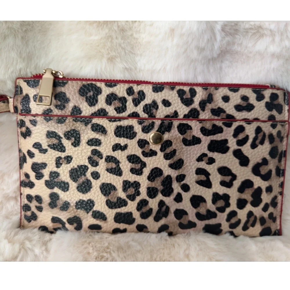 NEW- VEGAN LEOPARD PRINT & LIPSTICK RED TRIMMED CLUTCH WRISTLET
